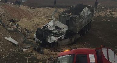 Şarampole devrilen TIR'ın şoförü hayatını kaybetti