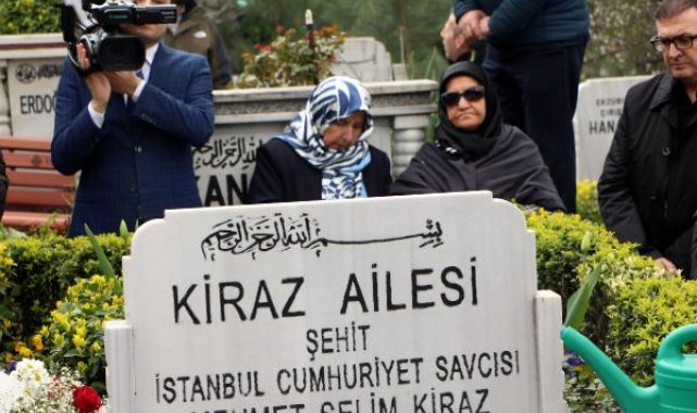 Şehit Savcı Mehmet Selim Kiraz mezarı başında anıldı