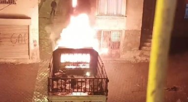 Siirt'te park halindeki kamyonet yandı