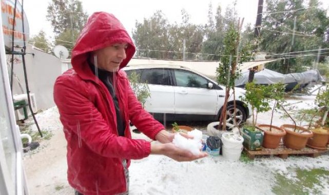 Silifke'de dolu yağışı etkili oldu