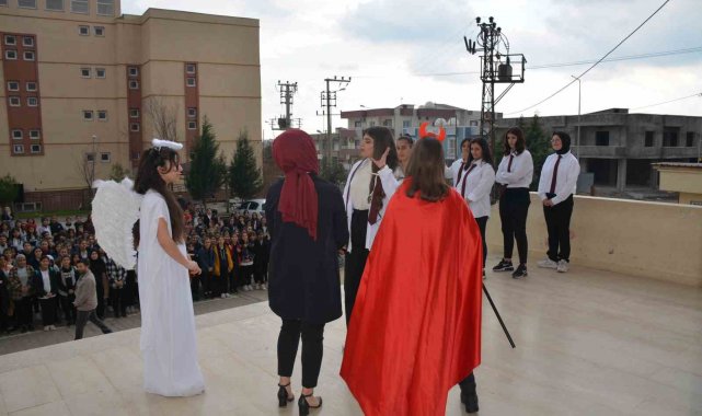 Silopi'de 'Okulda Bir Gün' adlı tiyatro gösterimi sahnelendi