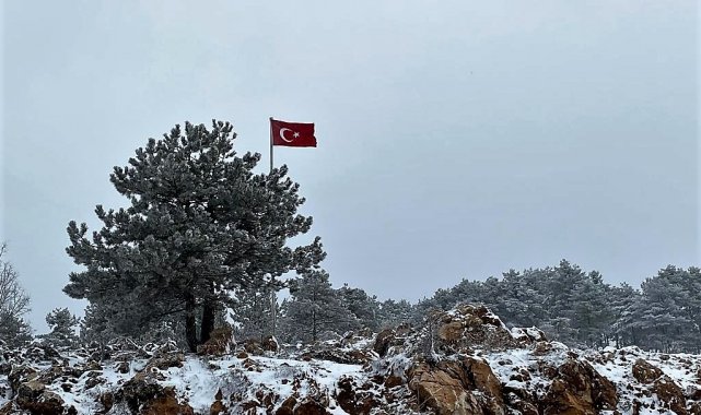 Sındırgı'da kar yağışı etkili oldu