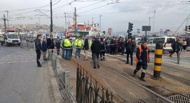 Sirkeci'de tramvay raydan çıktı