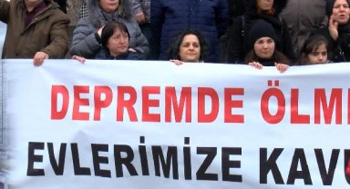 Site mağdurları teslim edilmeyen evleri için basın açıklaması yaptı