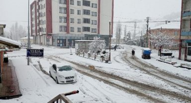 Sivas'ın İmranlı ilçesinde kar yağışı