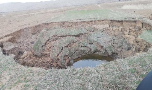 Sivas'ın Zara ilçesinde 15 metre çaplı obruk oluştu