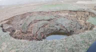 Sivas'ın Zara ilçesinde 15 metre çaplı obruk oluştu