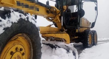 Sivas'ta 95 yerleşim yerinin yolu kardan kapandı