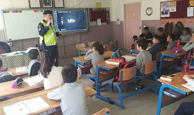 Söke'de jandarma ekiplerinden öğrencilere trafik eğitimi