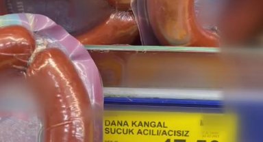 Sucuk yerine ot yediriyorlar