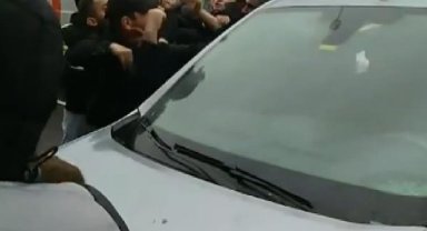 Sultanbeyli'de kaza sonrası yumruklu kavga kamerada