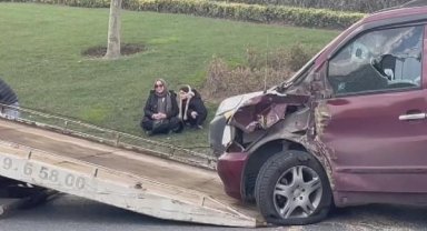 Sultangazi'de İETT otobüsü bariyerlere çarptı: Yaralılar var-1