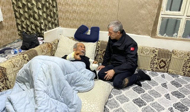 Tahmazoğlu sele kapılan Reşat Ayva'yı evinde ziyaret etti