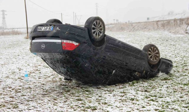 Takla atıp 50 metre sürüklenen aracın sürücüsü kazayı hafif yaralı atlattı