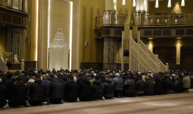 Taksim Cami'nde ilk teravih namazı kılındı