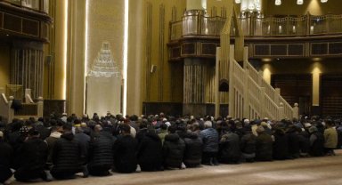 Taksim Cami'nde ilk teravih namazı kılındı