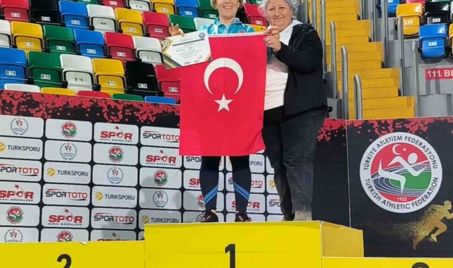 Tazelenme Üniversitesi öğrencisi İstanbul'dan madalya ile döndü