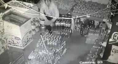 Tekirdağ'da marketten hırsızlık kamerada