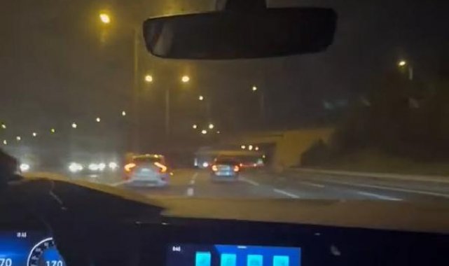 TEM'de makas atarak yarışan iki sürücü kamerada