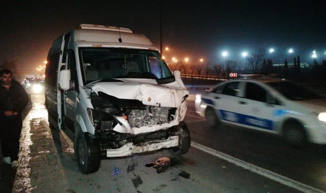TEM'in orta şeridinde terk edilen otomobil kazaya sebep oldu: 4 yaralı