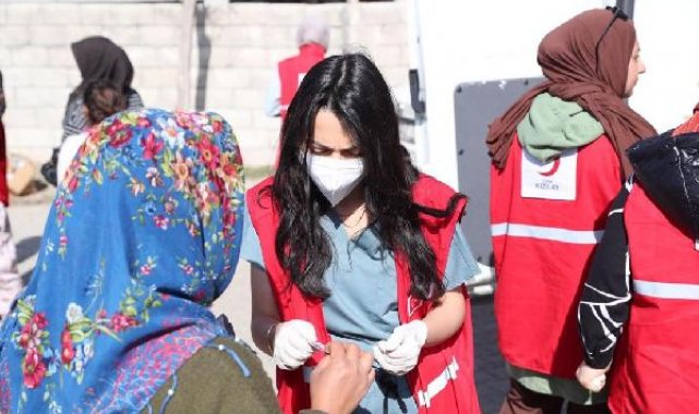 Tıp Bayramı'nda Kızılay hekimleri köyleri dolaştı