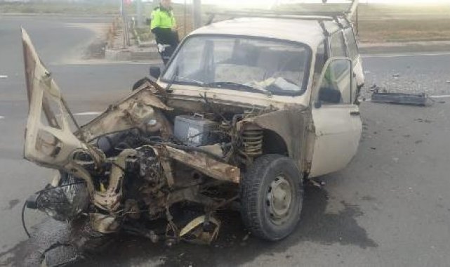TIR ile çarpışan otomobilin sürücüsü yaralandı