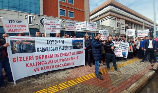 TOKİ hak sahiplerinden Karabağlar Belediyesi önünde 'mağduruz' eylemi