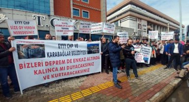TOKİ hak sahiplerinden Karabağlar Belediyesi önünde 'mağduruz' eylemi