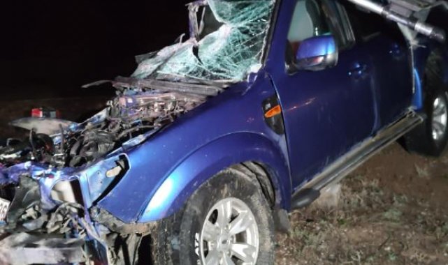 Tomruk yüklü TIR ile kamyonet çarpıştı: 1 ölü, 5 yaralı