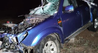 Tomruk yüklü TIR ile kamyonet çarpıştı: 1 ölü, 5 yaralı