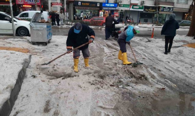 Toroslar Belediyesi ekipleri sağanak yağış teyakkuzunda