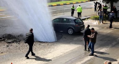 Trabzon'da isale hattı patladı; 8 katlı bina ve yola su doldu