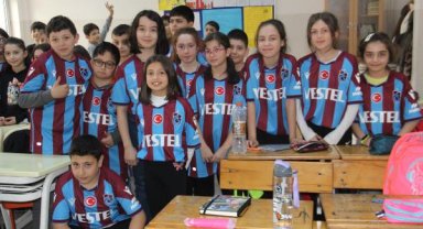 Trabzonspor Asbaşkanı Doğan'dan öğrencilere 11 bin 461 forma