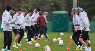 Trabzonspor'da Orhan Ak ve yeni teknik ekip idmanda