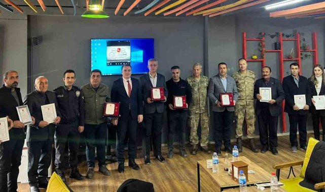 TSK Güçlendirme Vakfına bağış yapanlara plaket ve teşekkür belgesi