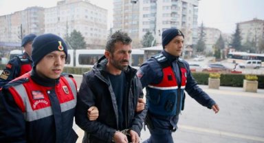 Tüfekle polisi yaralayan kablo hırsızı, adliyeye sevk edildi