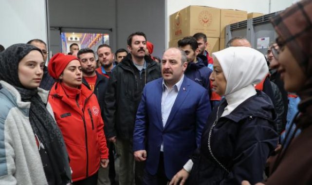 Türkiye'nin en büyük kayısı deposu, afetzedeler için lojistik merkeze dönüştürüldü