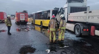 Tuzla TEM Otoyolu'nda TIR, yol bakım aracı VE İETT otobüsüne çarptı: 1'i ağır 2 yaralı