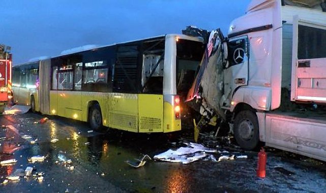 Tuzla'da TIR, yol bakım aracı ve İETT otobüsüne çarptı: 2 ölü 2 yaralı