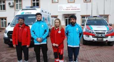 UMKE görevlisi, arama çalışmalarında yaralanan köpeğe dikiş atıp, sağlığına kavuşturdu