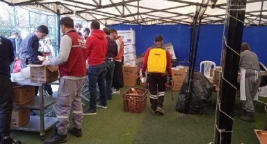 Ümraniye Belediyesi ekipleri deprem bölgesinde temizlik çalışmalarını sürdürüyor