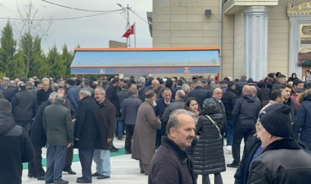 Ümraniye'de evde ölü bulunan anne ve oğlu toprağa verildi