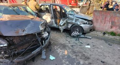 Ümraniye'de iki otomobil çarptıştı: 3 yaralı