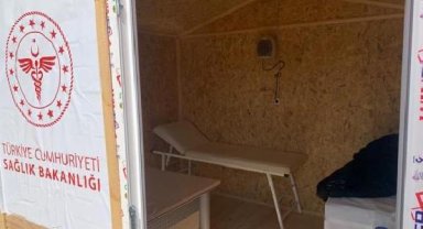 Üniversitelilerden depremzedeler için prefabrik ev