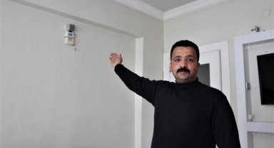 Uykusu ağır güvenlik görevlisi, deprem korkusuyla kapı zilinden sensör yaptı