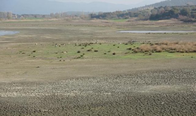 Uzunhızırlı Göleti kuruma noktasına geldi, kuşlar bölgeyi terk etti