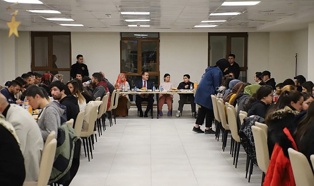 Vali Akbıyık, iftarda depremzedelerle bir adaya geldi