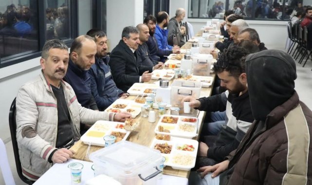 Vali Atay işçilerle iftar açtı
