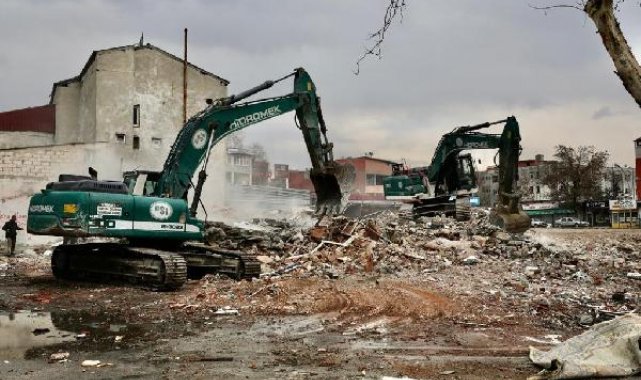 Vali Aydoğdu: Elbistan'da binaların enkazı yüzde 98 seviyesinde kaldırıldı
