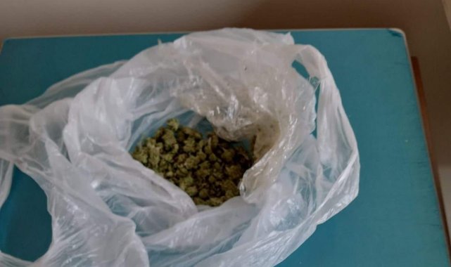 Van'da 'kesici aletle tehdit ederek yağmalama' suçuna 2 tutuklama